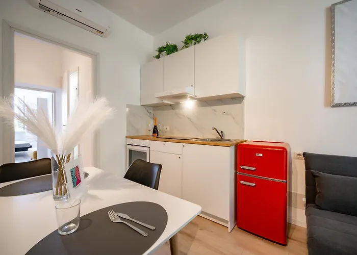 Renzo & Lucia Living * Malgrate