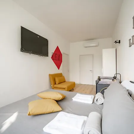Renzo & Lucia Living Apartament
